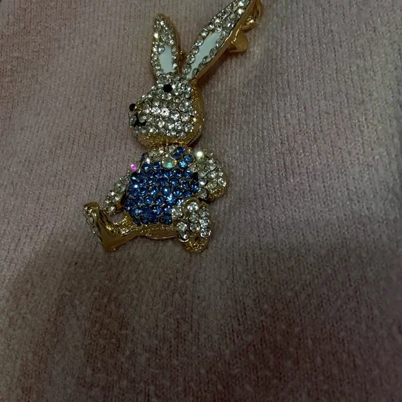 Sparkling Crystal Bunny Brooch with movable head and arms - Picture 13 of 15